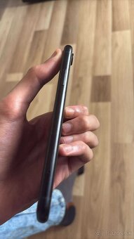 iPhone Xr - 4