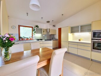 Rodinný dom Podhradová 250m2 v slepej ulici - 4