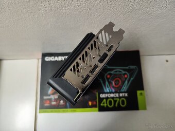 Predám grafickú kartu GIGABYTE GeForce RTX 4070 GAMING OC 12 - 4