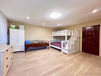 Na predaj impozantná štýlová 5-izbová rodinná vila - 4