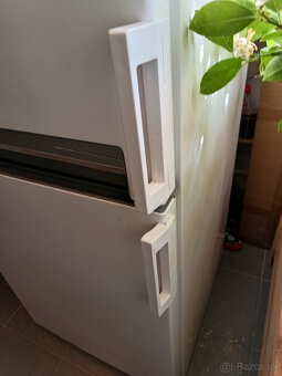 Predám chladničku s mrazničkou- Indesit LI8 S2 W - 4