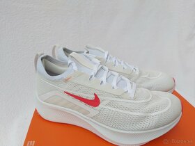 Dámské běžecké boty Nike Zoom Fly 4, vel. 39 (CT2392-006) - 4