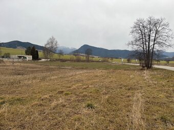 Rovinatý pozemok na predaj - 4