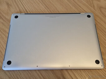 Predám Macbook Pro 15.4" 2018 - 4