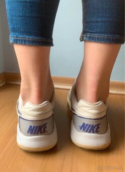 Biele Nike tenisky na šport - 4