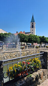 Rodinné domy pri námestí v centre mesta - 4