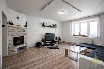 Exkluzívne na predaj rodinný dom s pozemkom o rozlohe 750m2 - 4