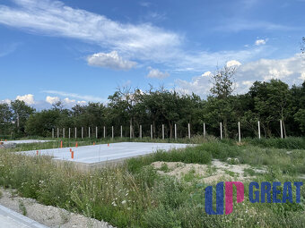 Na predaj stavebný pozemok s hotovými základmi v obci Kyseli - 4
