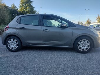 Peugeot 208 - 4