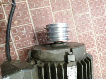 Elektromotor MEZ Mohelnice 5,5 kW, 2910 ot, 400V - 4