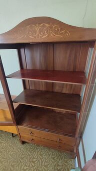 Starožitná vitrína (20.–30. roky, pôvodné sklo, masív - 4