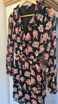 Dámsky kabát, 2 šaty a 3 kabelky. - 4