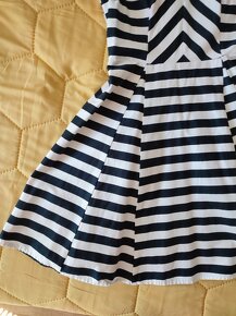 Elastické šaty s áčkovou sukňou Orsay v. 36 - 4