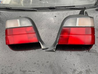 Predám zadné svetlá na BMW e36 TOURING - 4