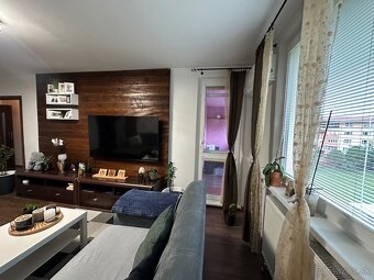 Krásny 4 izbový byt na predaj s vlastným kúrením v meste Gab - 4