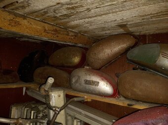 Jawa - CZ motor blok valec hlava puklica kolesá nádrž - 4