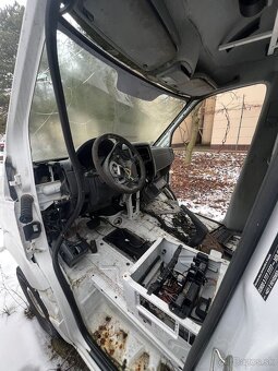 Mercedes - Benz Sprinter - 4