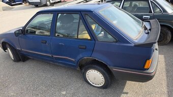 Ford Escort 1.3 rok 1986 - 4