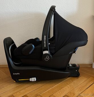 MaxiCosi Rock - vajíčko + isofix báza - 4