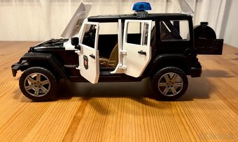 BRUDER 2526 Jeep Wrangler Police - 4