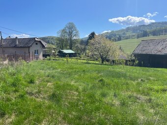 Slnečný pozemok s čerešňou v obci Beňuš - 4