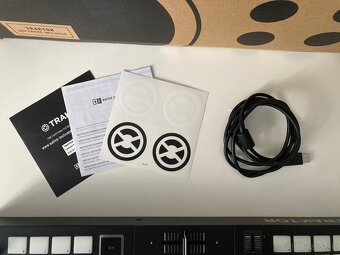 Predám DJ konzolu Native Instruments Traktor Kontrol S2 MK3 - 4