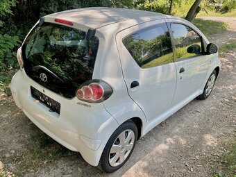 Toyota Aygo 1.0 50kw 116tis KM 2012 - 4