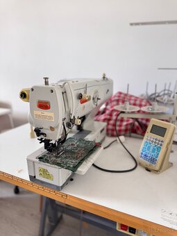 Dierkovací šijací stroj SIRUBA BH790 - 4