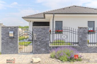 ✨ Štýlový 4-izbový bungalov s bazénom len 10 km od Bratislav - 4
