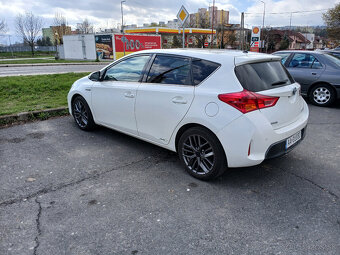 Toyota Auris Hybrid - 4