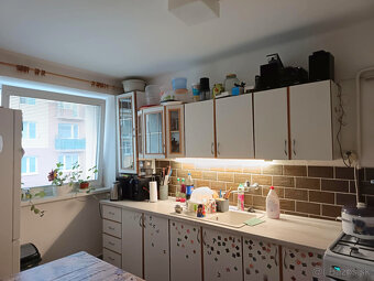 Predaj 3 izbový tehlový byt s balkónom, 78 m2 centrum Brezno - 4