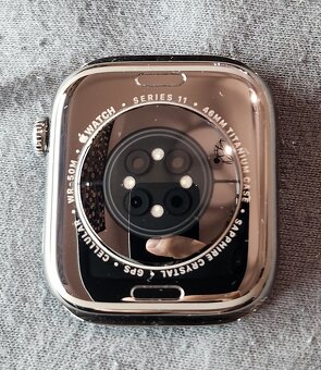 Apple Watch 11, 46 mm Natural Titanium Milanese Loop - 4