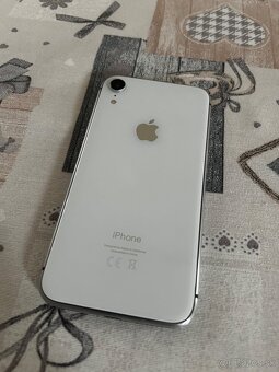 iPhone XR 256GB - 100% batéria - 4