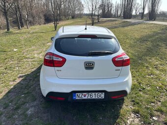 Kia Rio - 4