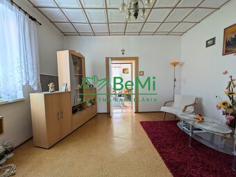 REZERVOVANÉ - Predaj, rodinný dom s veľkým pozemkom - Velčic - 4
