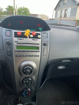 Toyota Yaris - 4