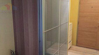 Prenajom izby s príslušenstvom a loggiou v trojizbovom byte, - 4