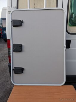 Predam dvierka a ine na autokaravan a obytny prives - 4