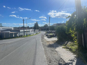 Popcornový pozemok so starším RD ako záhradné sady (F679-14 - 4