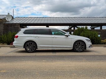 Volkswagen Passat Variant 2.0 TDI 140kW Highline R-Line DSG - 4