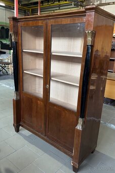 starožitná Vitrínová knižnica - 4