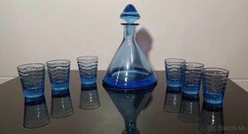 Nadherná modrá karafa plus 6 pohárikov nepoškodené - 4