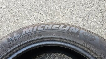 235/55R18 - 4