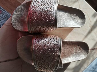 Nové v krabici vsuvky č 39 Liu Jo - 4