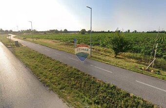 Atraktívny pozemok pri obchvate Galanty určený na občiansku  - 4