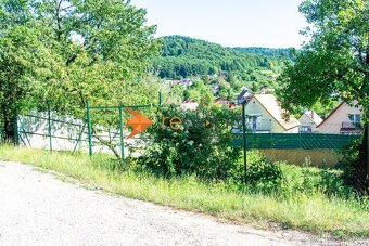 POZEMOK NA PREDAJ - 4