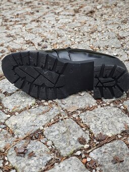 čierne lakované poltopánky, veľkosť 40 - 4