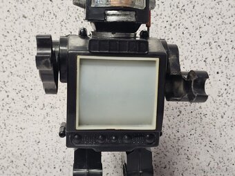 STARÁ HRAČKA TELEVÍZNY SPACE ROBOT NA BATÉRIE - 4