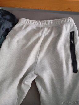 Šedé Nike Tech Fleece Nohavice (M) - 4