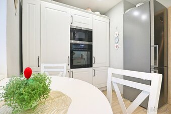 2-generačný dom - 8 izieb, podpivničený, TOP LOKALITA - 4